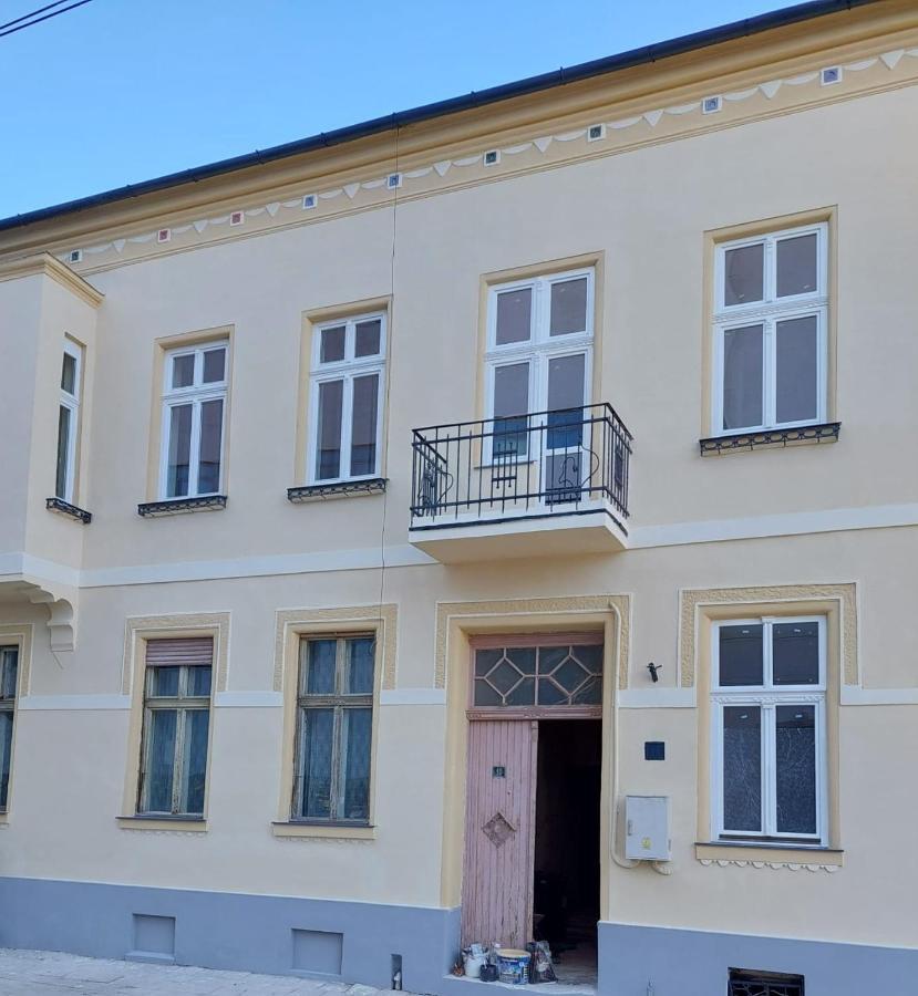 Ara Modern Apartament Oradea Exterior photo